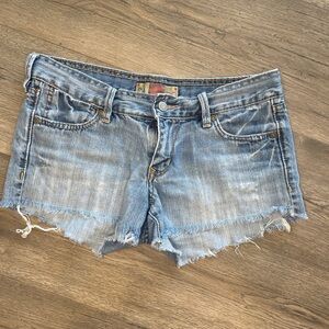 Ultra low, women’s stressed denim shorts, size 4